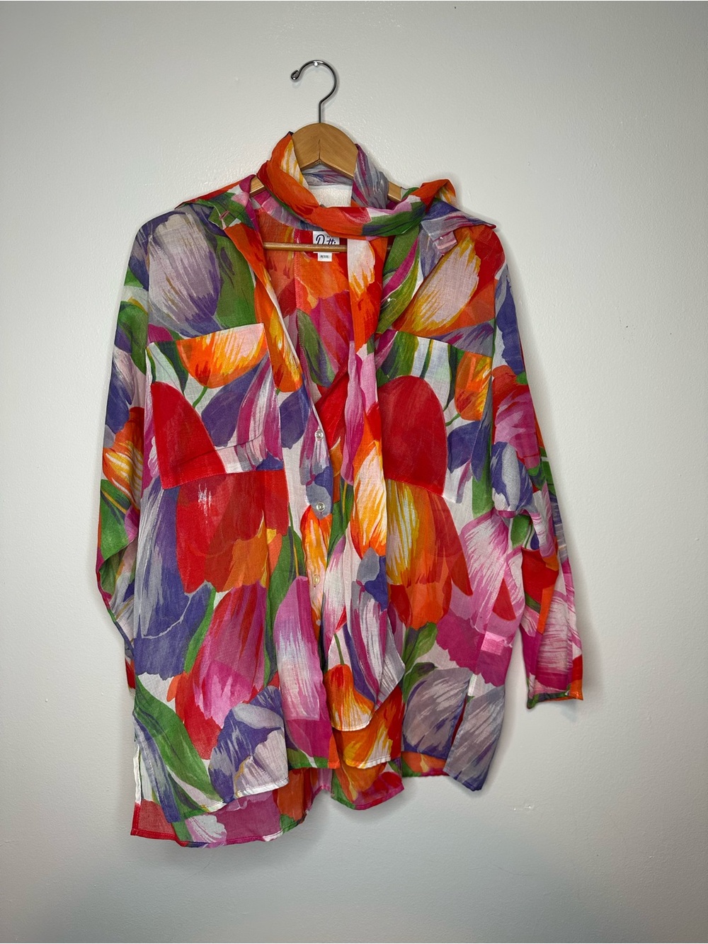 Dottis vintage 80s Vibrant Floral button up top with scarf size XLP